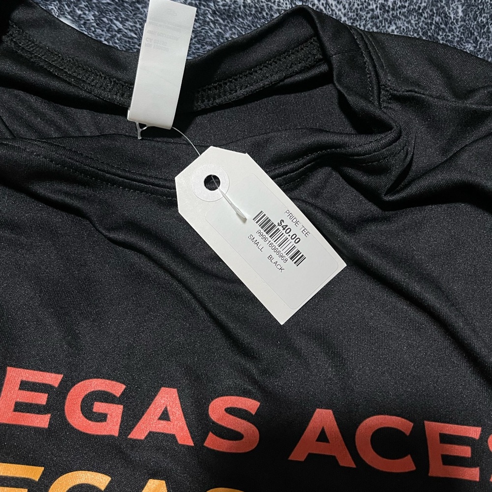 SOLD❗️Las Vegas Aces basketball T shirt 🌈🏀 - Picture 4 of 5